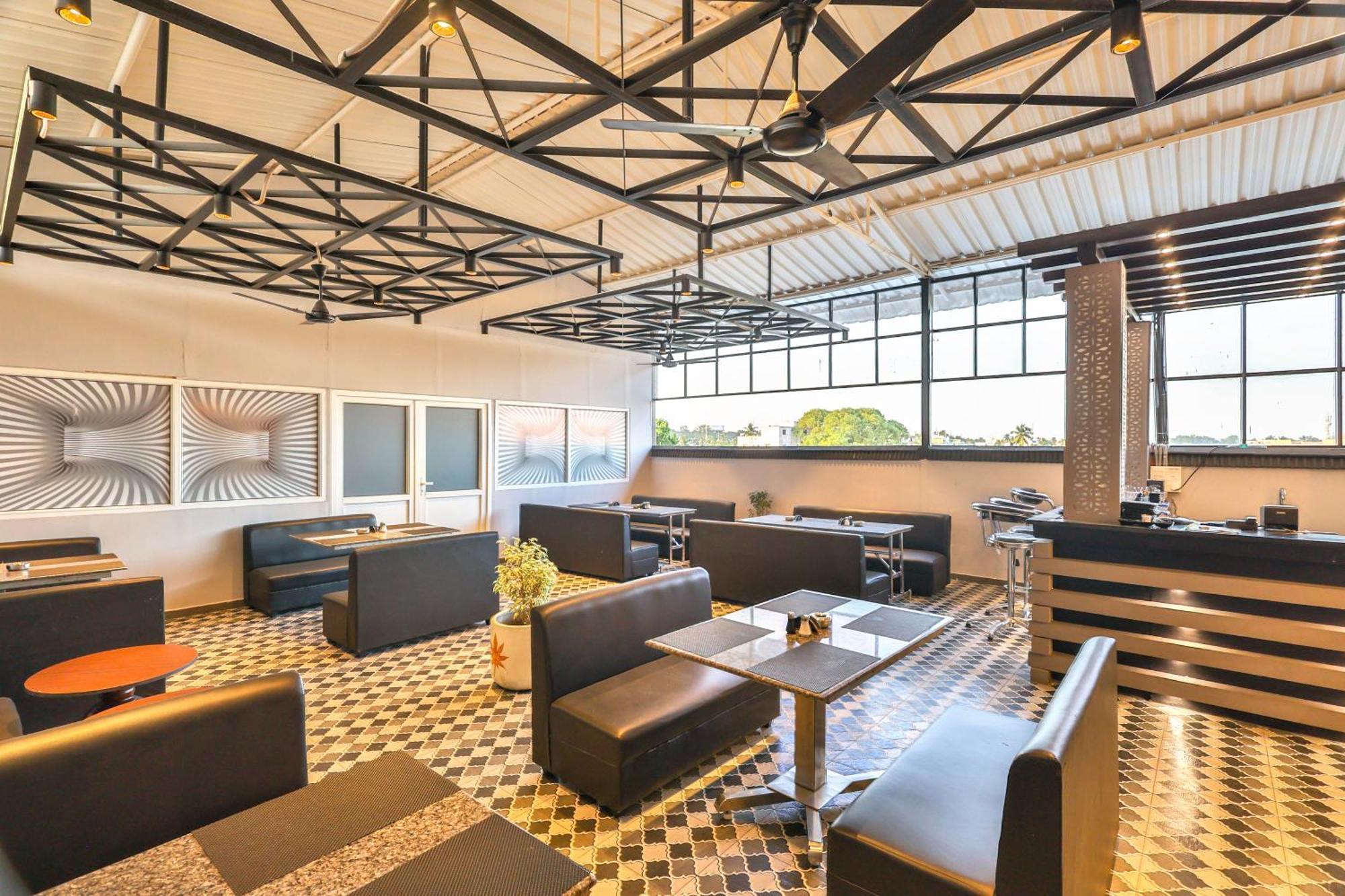 Hotel Golden Bliss Пондичери Екстериор снимка