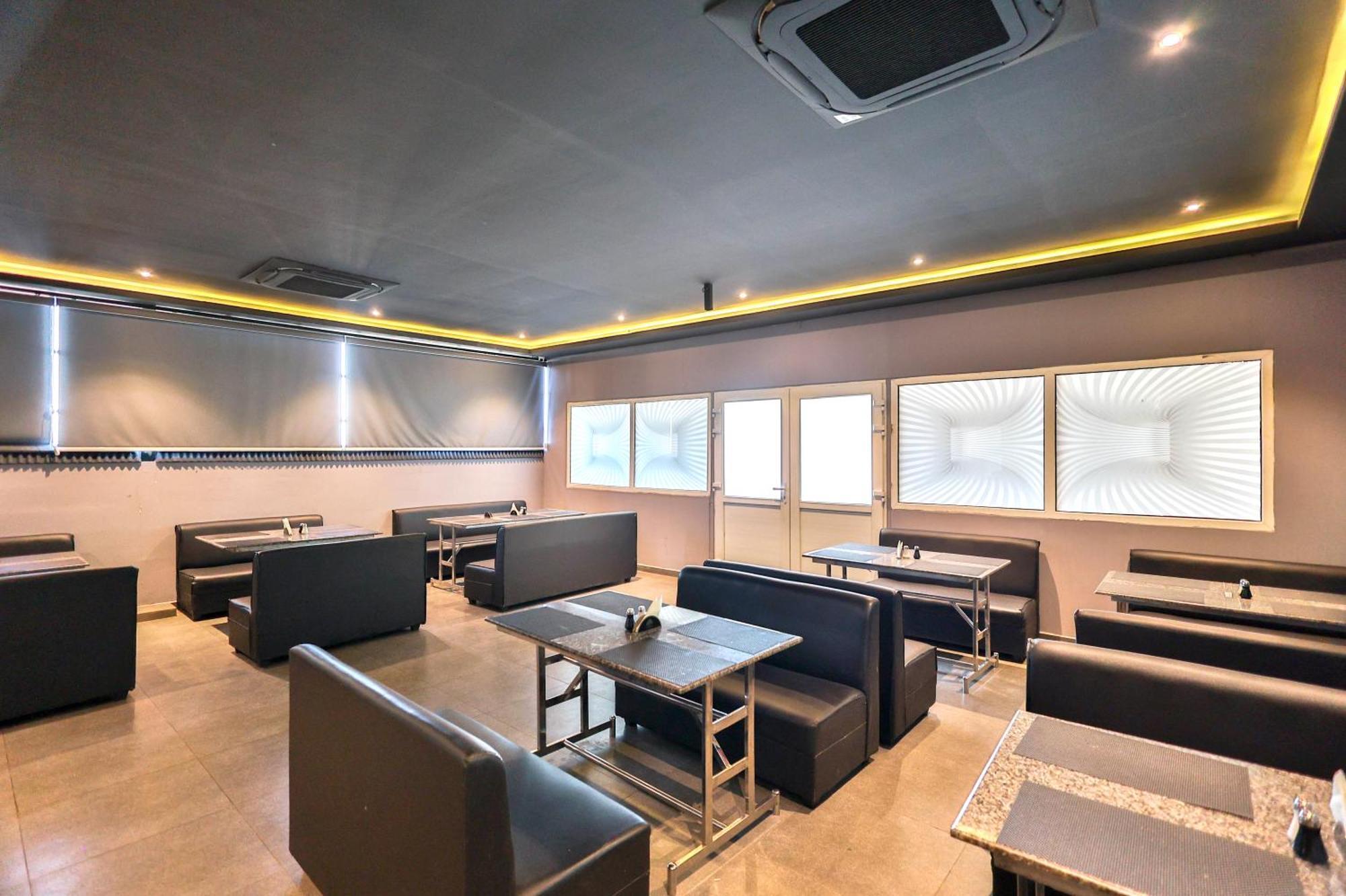 Hotel Golden Bliss Пондичери Екстериор снимка