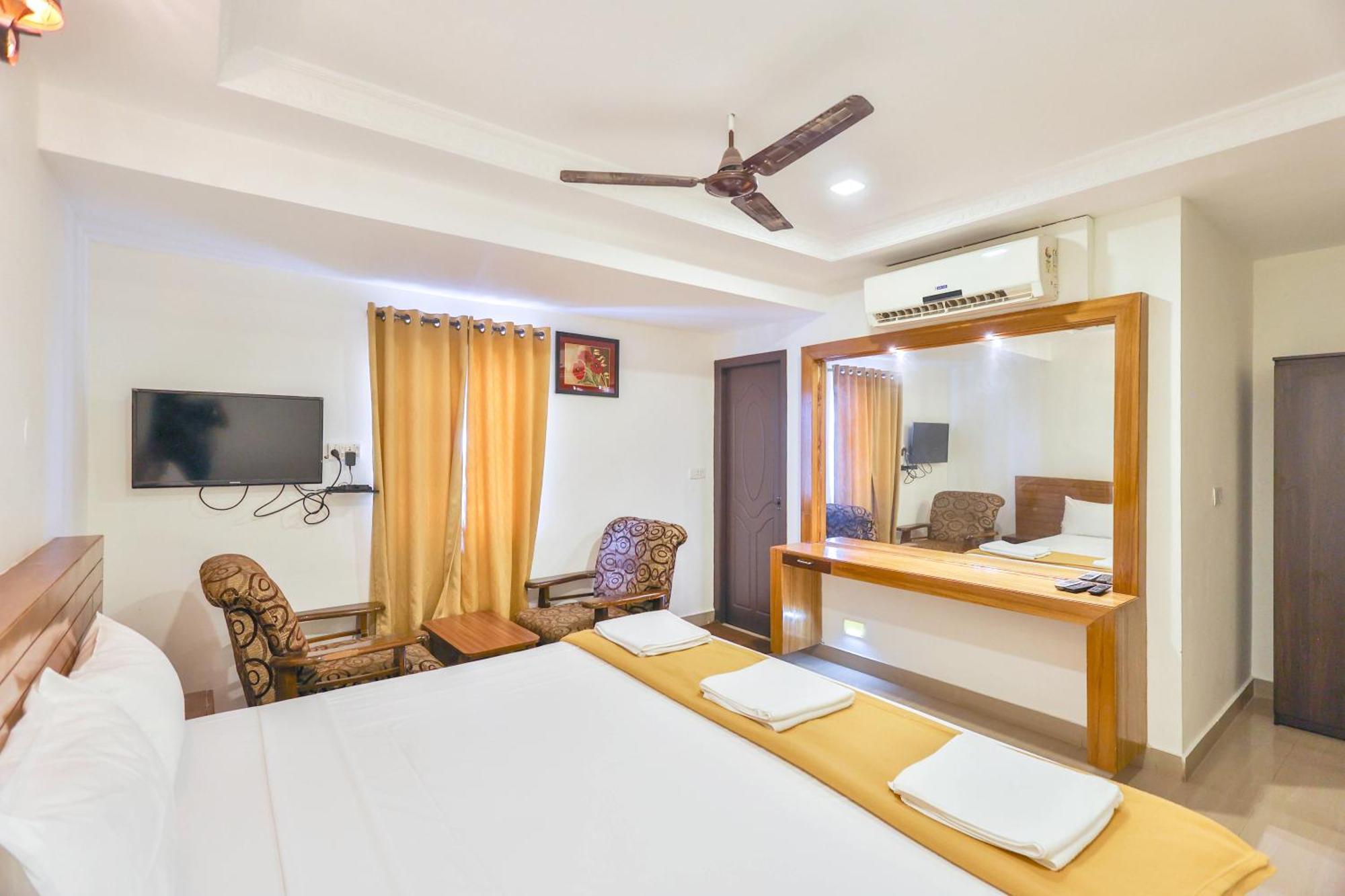 Hotel Golden Bliss Пондичери Екстериор снимка
