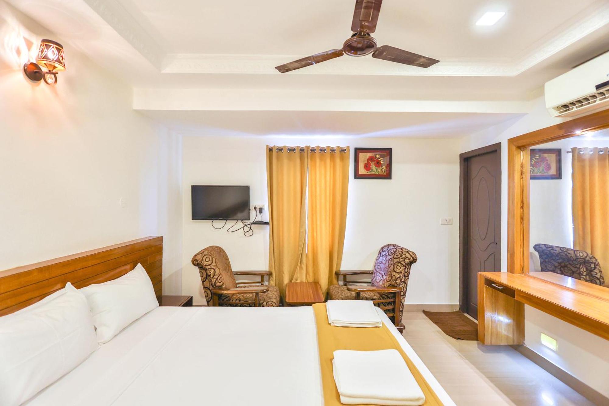 Hotel Golden Bliss Пондичери Екстериор снимка