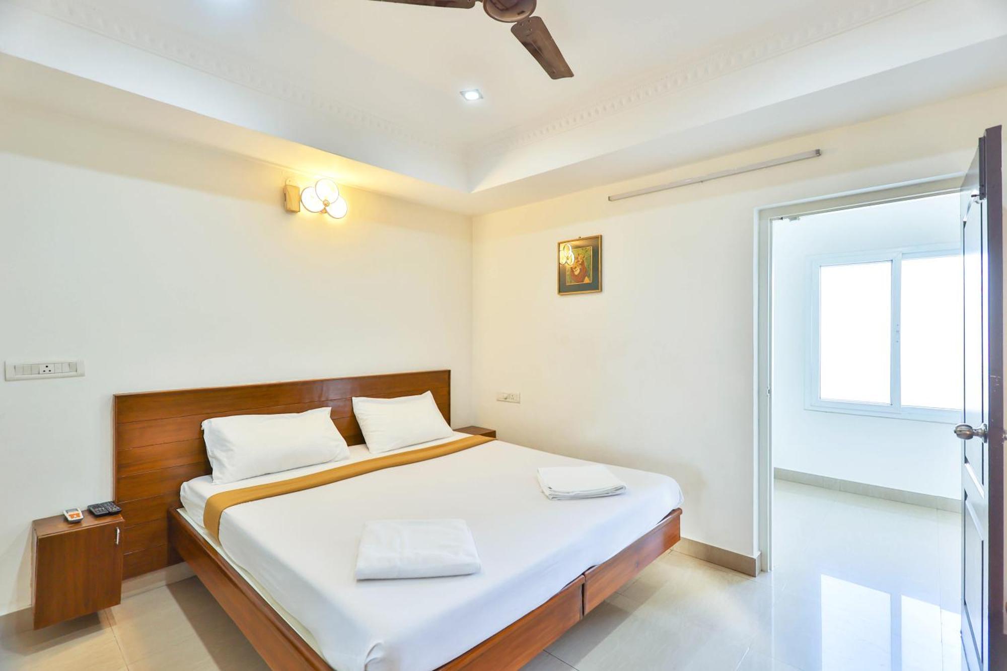 Hotel Golden Bliss Пондичери Екстериор снимка
