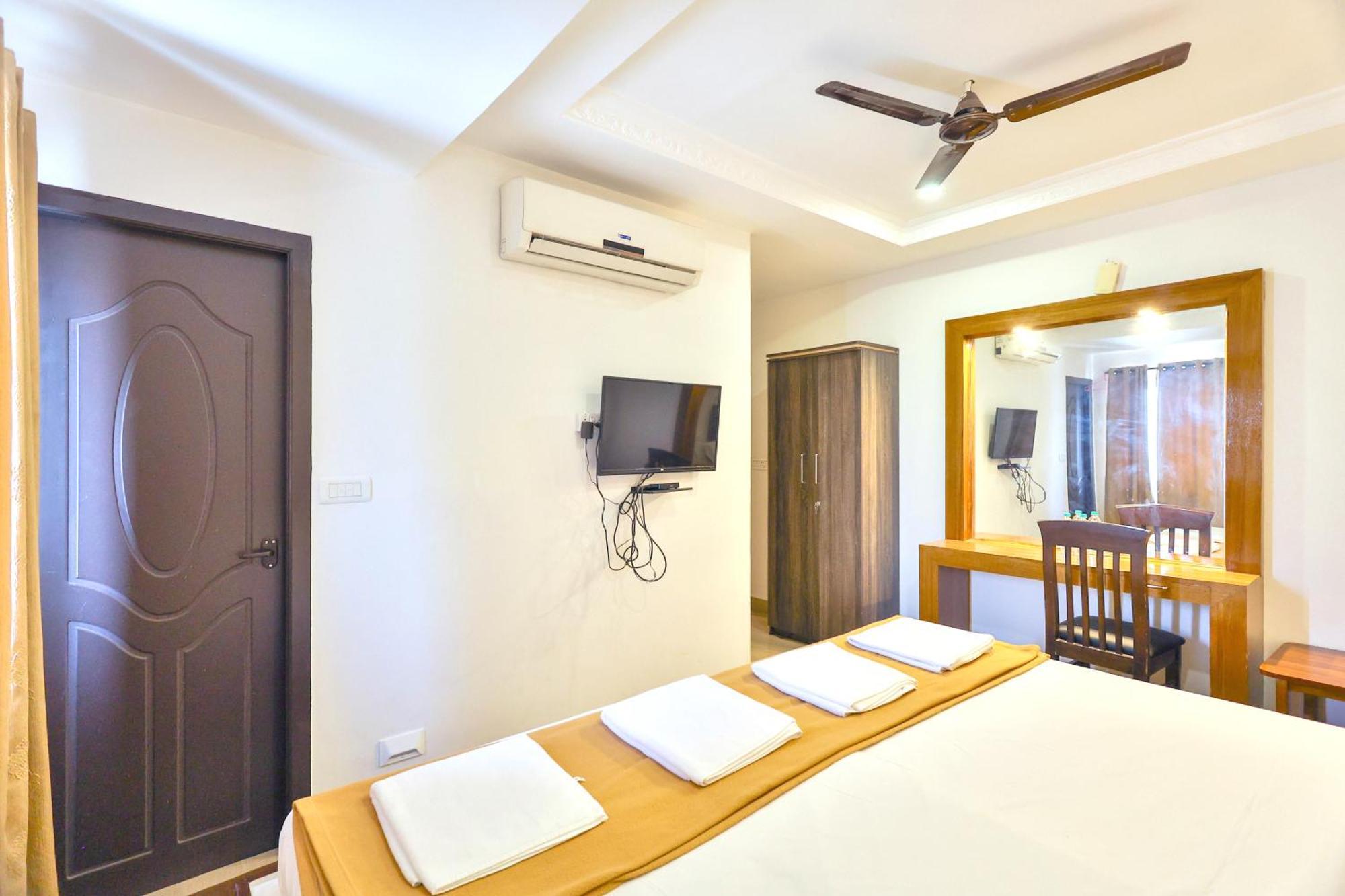 Hotel Golden Bliss Пондичери Екстериор снимка